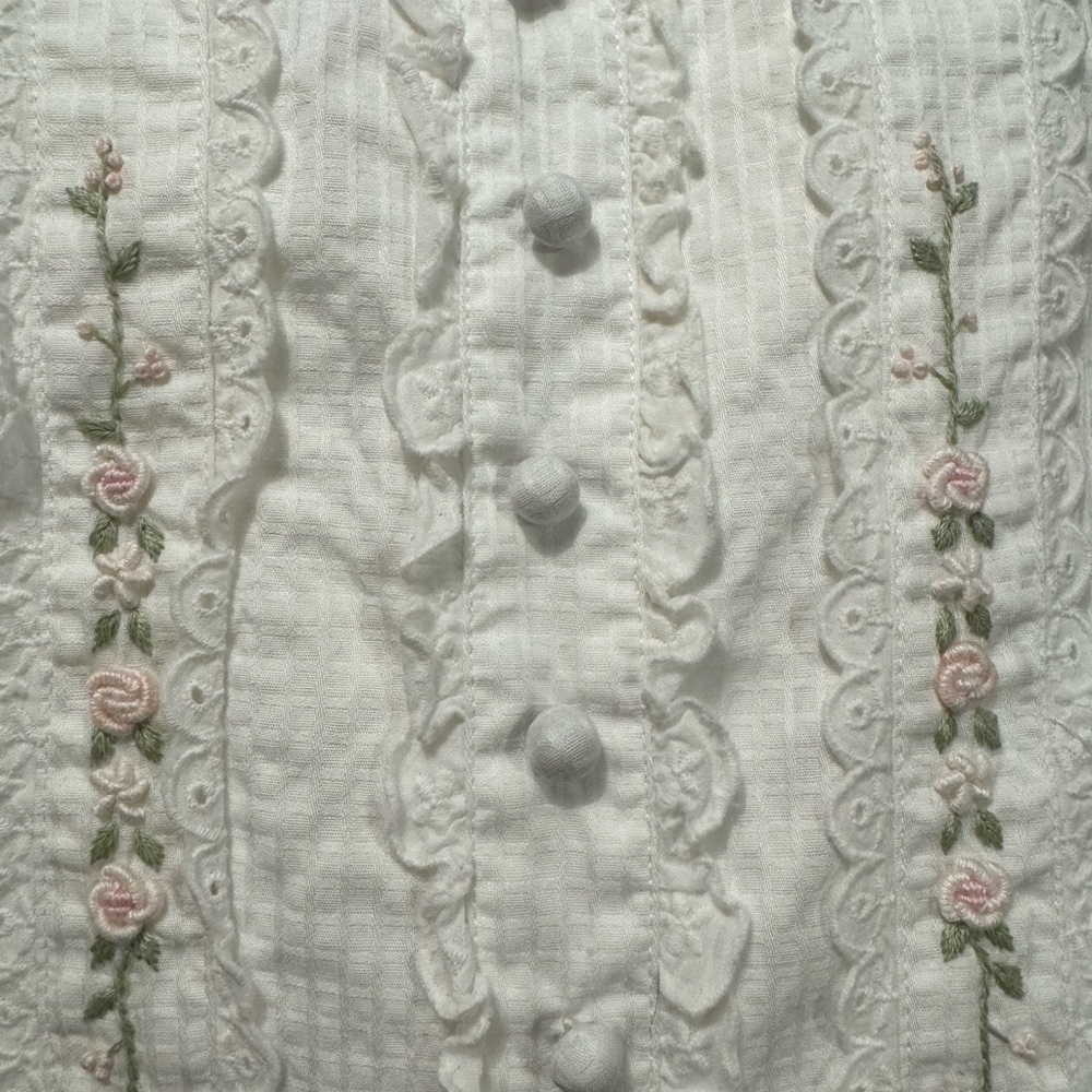 White Sundress with detailed embroidery on bodice, size 6/8 - Picture 10 of 10